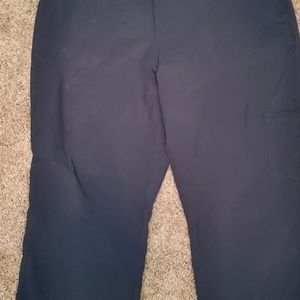 Lee Riders (on the go) Capris. BLACK